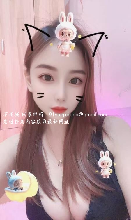 练瑜伽小姐姐