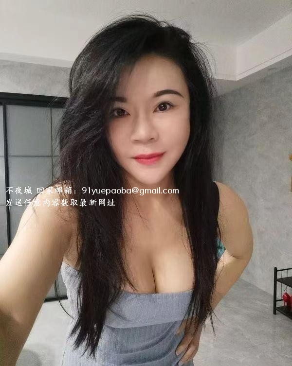 E奶熟女飘雪