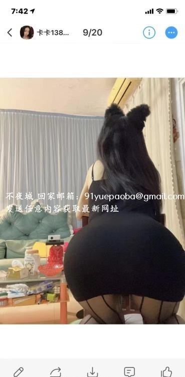 丰臀巨乳角色扮演小妈