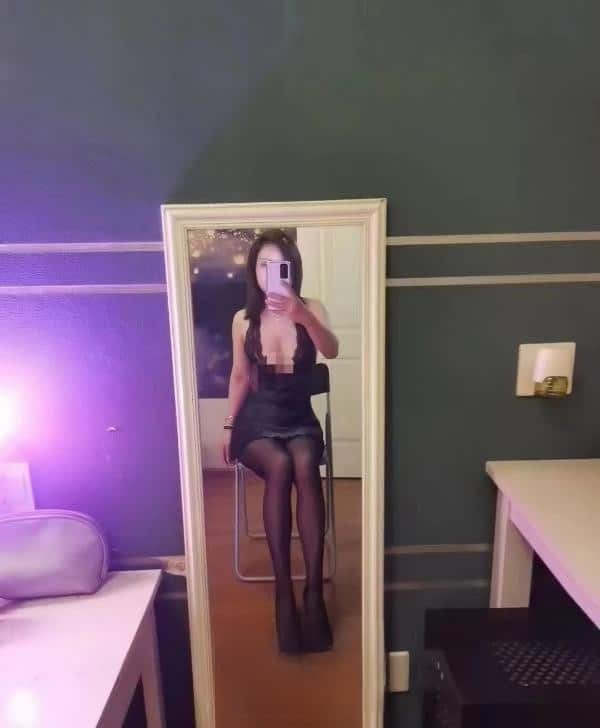 轻熟大胸少妇